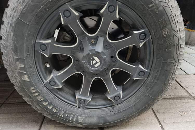 Used JMC Yusheng S350 2016 2.4T Automatic 2WD Diesel Luxury Version with Sunroof 7 Seats Right Front Wheel Hub