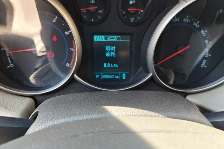 Used Chevrolet Cruze 2015 1.5L Classic SE AT Odometer Close Up