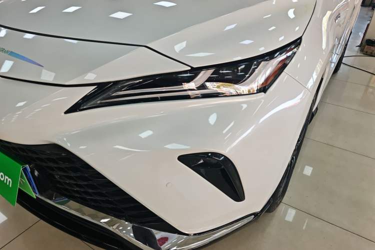 Used Toyota Venza 2023 2.5L Smart Electric Hybrid Dual-Drive Prestige Version