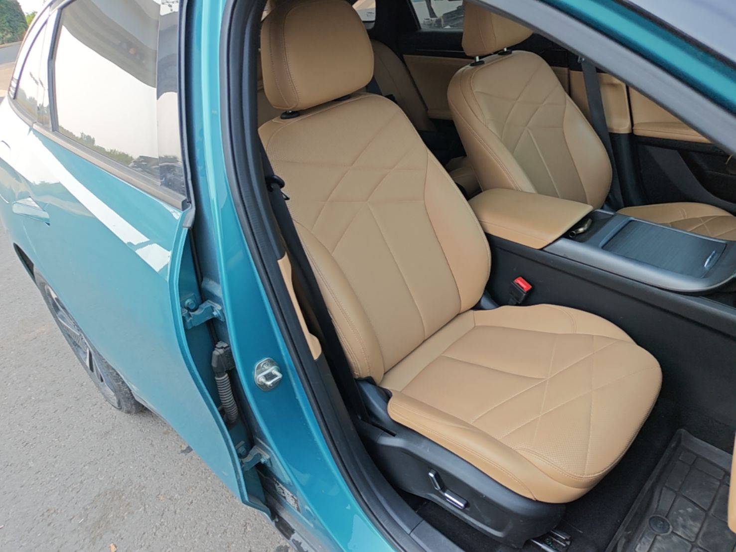Geely Galaxy L6 2023 125km MAX — снимка 19