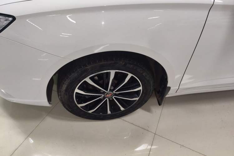 Used Roewe i5 2020 1.5L Automatic 4G Connect Luxury Flagship Edition
