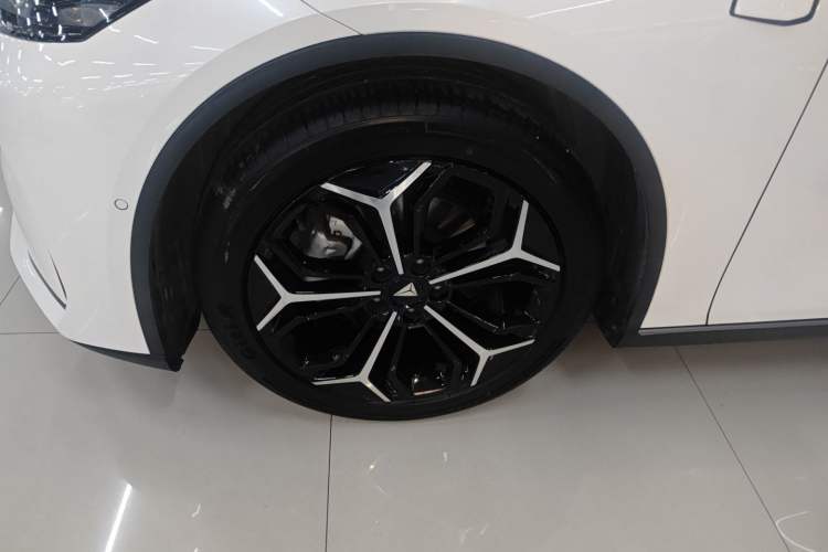 Used Deepal L07 2024 230Max Qiankun Intelligent Driving ADS SE Range-Extended Version Left Front Wheel Hub