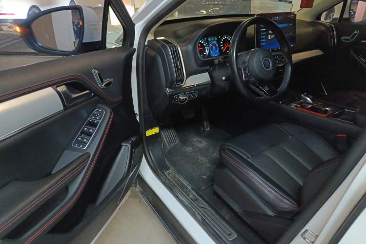 Used BYD Tang New Energy 2020 DM 2.0T Dual-Engine All-Wheel Drive Prestige 7-Seater China VI Standard
