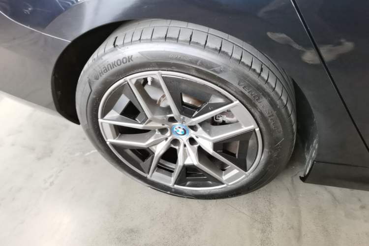 Used BMW i5 2024 eDrive 35L Luxury Package Right Rear Wheel Hub