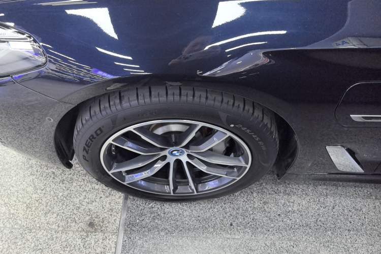 Used BMW 5 Series New Energy 2022 Restyled 535Le M Sport Package Left Front Wheel Hub