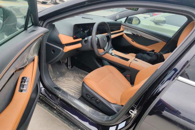 Used VOYAH PASSION 2024 PHEV Four-Wheel Drive Ultra-Long Range Flagship Model Driver Seat