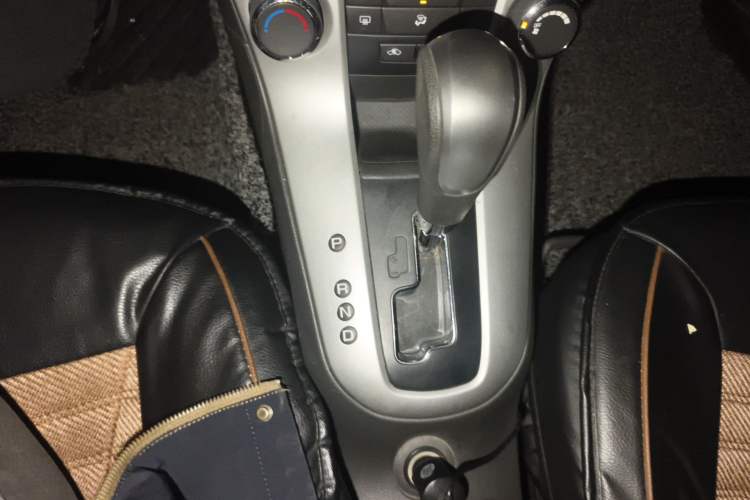 Used Chevrolet Cruze 2011 1.8L SE Automatic Gear Lever