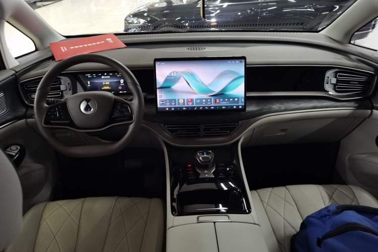 Used Denza D9 2022 DM-i 1040 Prestige Model Center Console