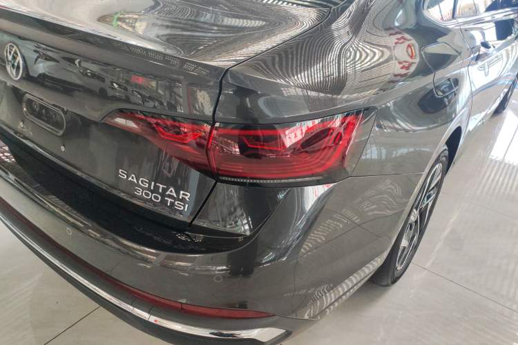 Used Volkswagen Sagitar 2026 Model 30 Million Units Selected 300TSI DSG Surpassing Edition Right Rear Taillight