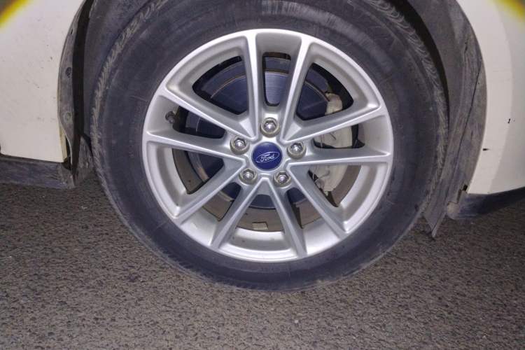 Used Ford Focus 2015 Sedan 1.6L Automatic Trend Model Right Front Wheel Hub