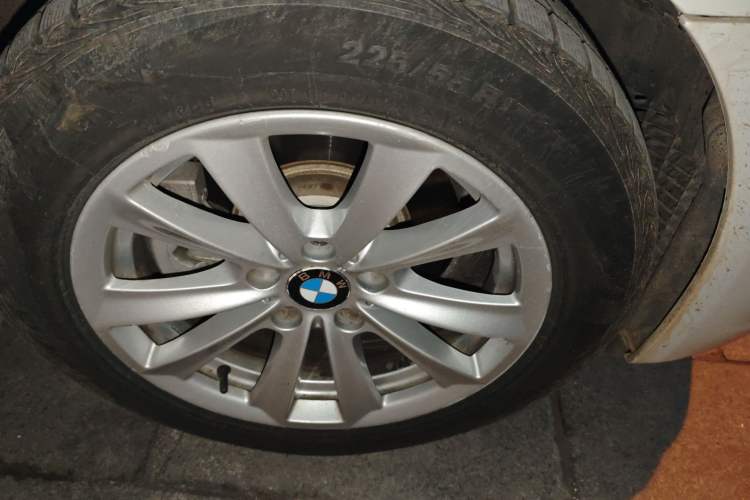 Used BMW 5 Series 2014 520Li Elegant Model
