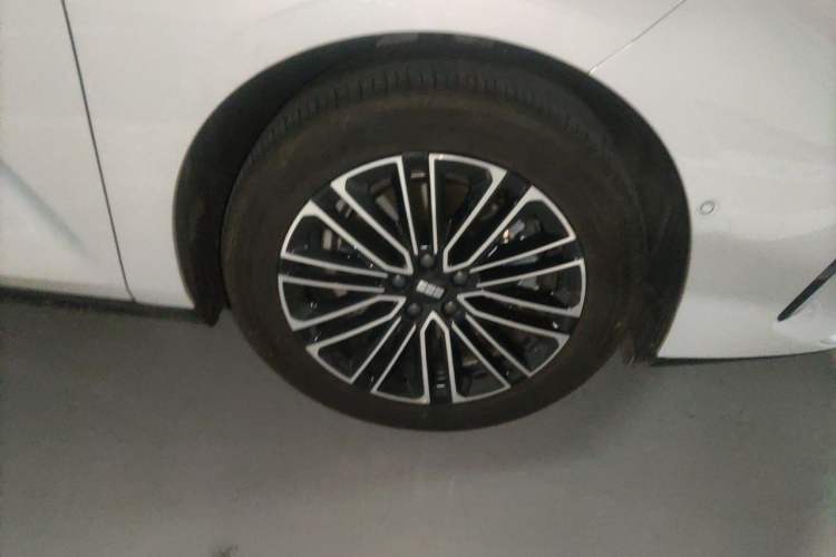 Used Geely Galaxy 8 2025 130km EM-i Prestige Edition
