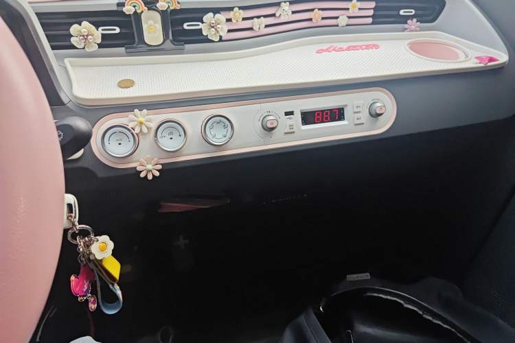 Used Wuling Hongguang MINIEV 2021 Macaron Premium Model – Lithium Iron Phosphate Audio And AC Panel