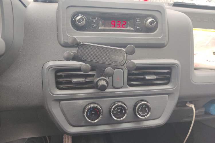 Used Wuling Yangguang 2024 300km Range Practical Window-Sealed Version 60kW
