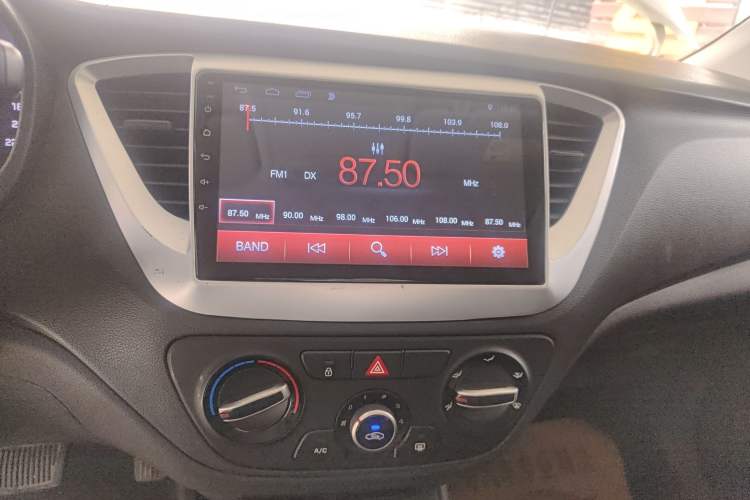 Used Hyundai Verna (new generation) 2016 1.4L Automatic Cool Edition GLS Audio And AC Panel