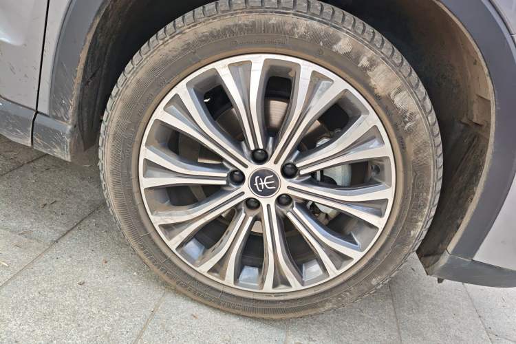 Used BYD Song Pro New Energy 2022 DM-i 110km Flagship Pro Model Right Front Wheel Hub