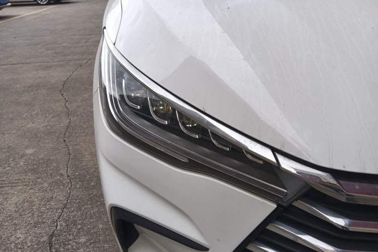 Used BYD Song MAX 2021 Upgraded Model 1.5T Automatic Luxury 7-Seater Right Front Headlight