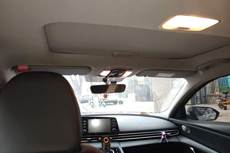 Used Hyundai Elantra 2022 1.5L CVT GLX Elite Edition Headliner