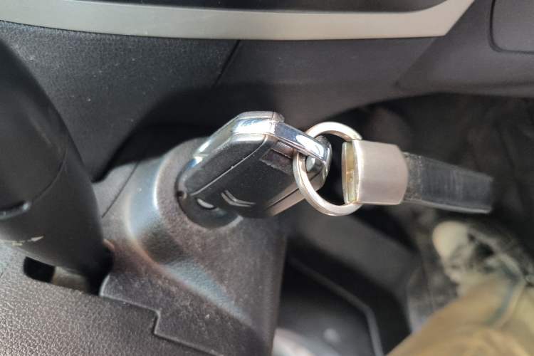 Used Citroen Elysee 2015 Zhishang Edition 1.6L Manual Fashion Model Vehicle Key