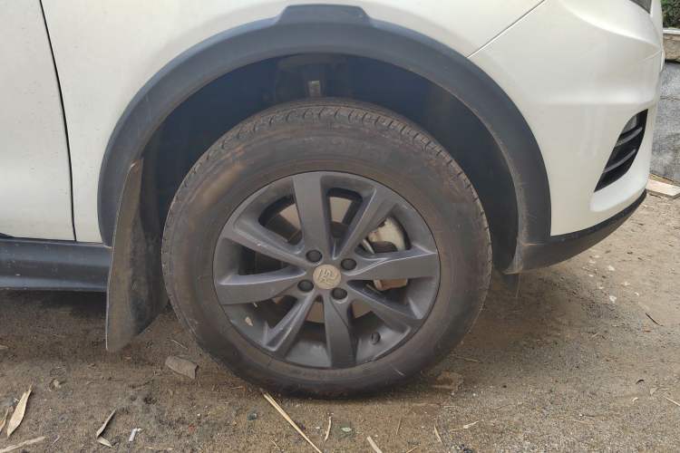 Used BYD Yuan New Energy 2019 EV360 Smart Connect Leading Model Right Front Wheel Hub