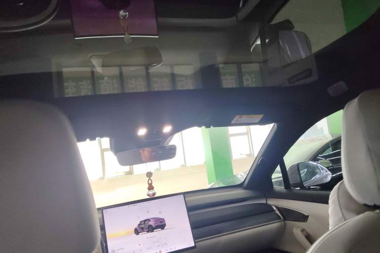 Used ONVO L60 2024 60 kWh Rear-Drive Version Headliner