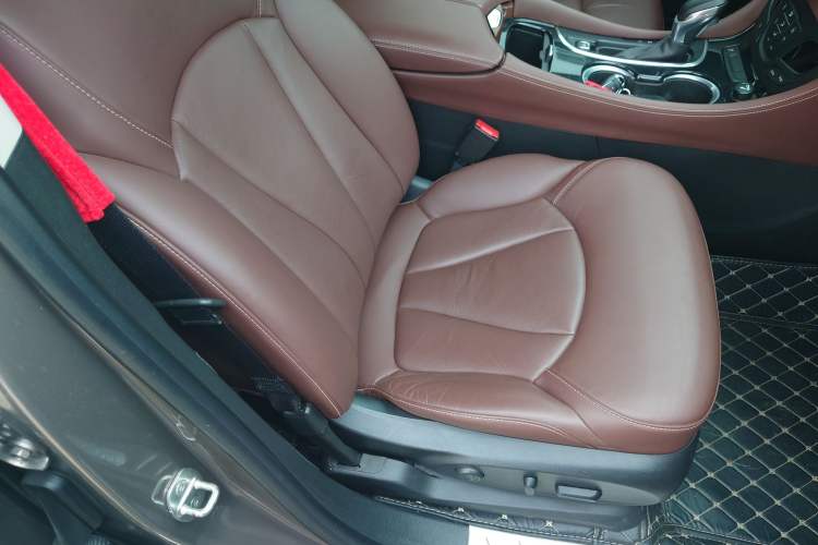 Used Buick Envision 2018 20T Two-Wheel Drive Luxury Model Right Front Seat