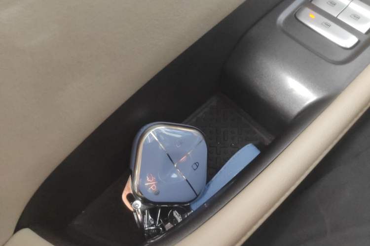 Used Wuling Bingo PLUS 2024 330 km Range Five-Seater Version
