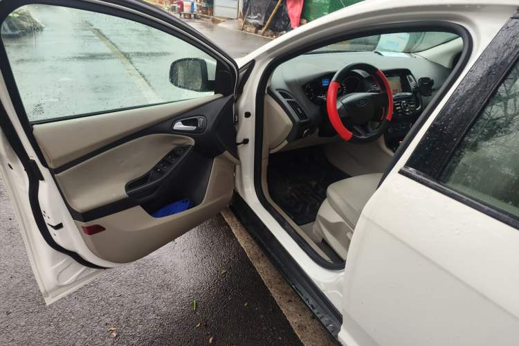 Used Ford Focus 2017 Sedan 1.6L Manual Comfort Plus SmartDrive Edition
