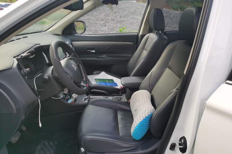 Used Mitsubishi Outlander 2013 2.0L 4x4 Urban Navigation Edition 5 Seats Left Front Seat