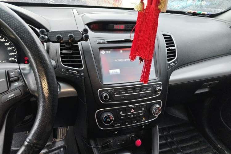 Used Kia Sorento 2013 2.2T 5-Seater Diesel Luxury Edition Audio And AC Panel