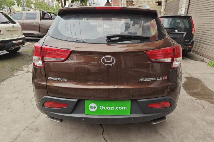 Used Huatai Santa Fe 2016 1.5T Gasoline Manual Two-Wheel Drive Smart Enjoyment i3 Model Rear