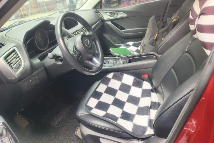 Used Mazda 3 Axela 2017 Sedan 1.5L Automatic Luxury Model China VI Standard
