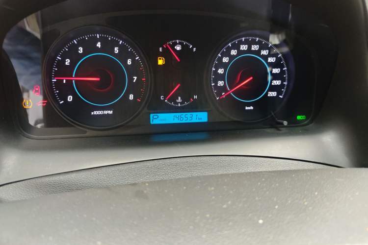 Used Chevrolet Captiva 2014 2.4L 4x4 Flagship Edition 7 Seats Odometer Close Up