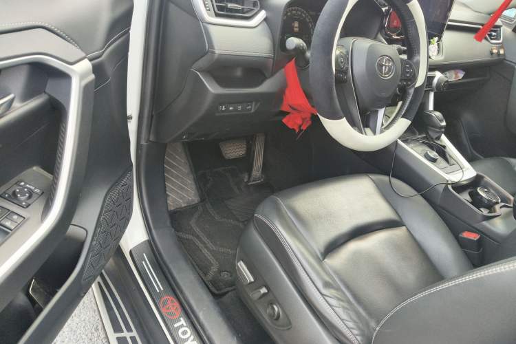 Used Toyota RAV4 2022 Dual-Engine 2.5L E-CVT Four-Wheel Drive Elite Plus Edition Driver Seat