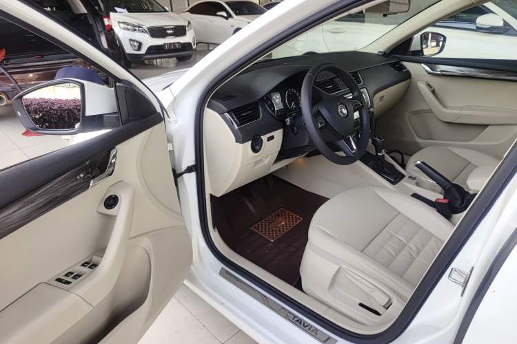 Used Skoda Octavia 2017 1.6L Automatic Smart Drive Edition Driver Seat