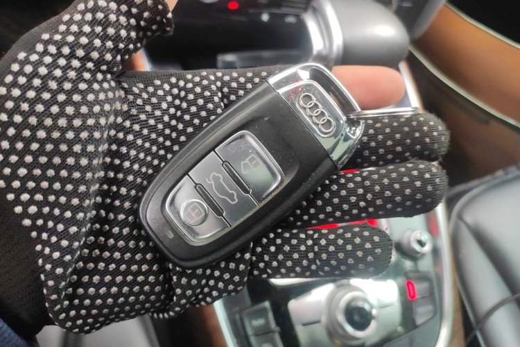 Used Audi Q5 2015 40 TFSI Technology Edition Vehicle Key