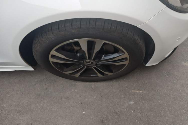 Used Mercedes-Benz C-Class 2017 Restyled C 200 Sport Edition Right Front Wheel Hub