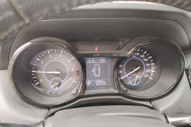 Used JMC Yusheng S350 2016 2.0T Automatic Two-Wheel Drive Gasoline Luxury Version with Sunroof 5 Seats