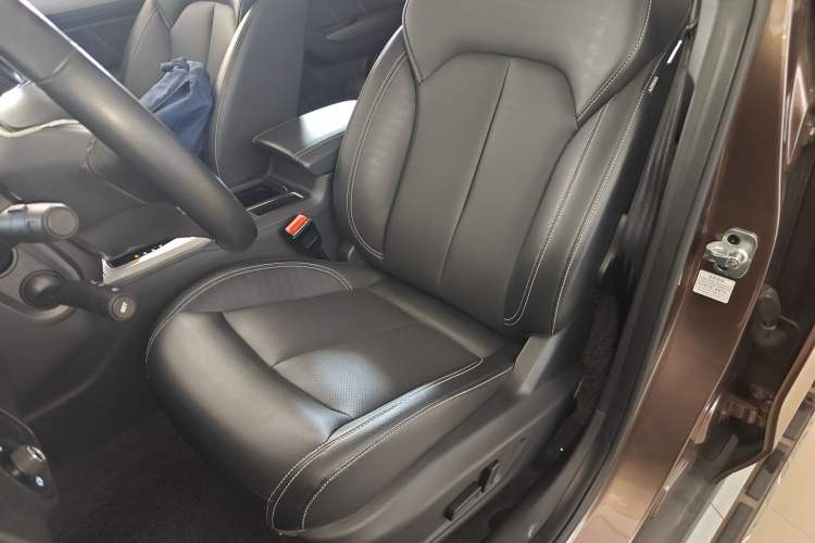 Used Roewe RX5 2017 20T Two-Wheel Drive Automatic Internet Elite Edition
