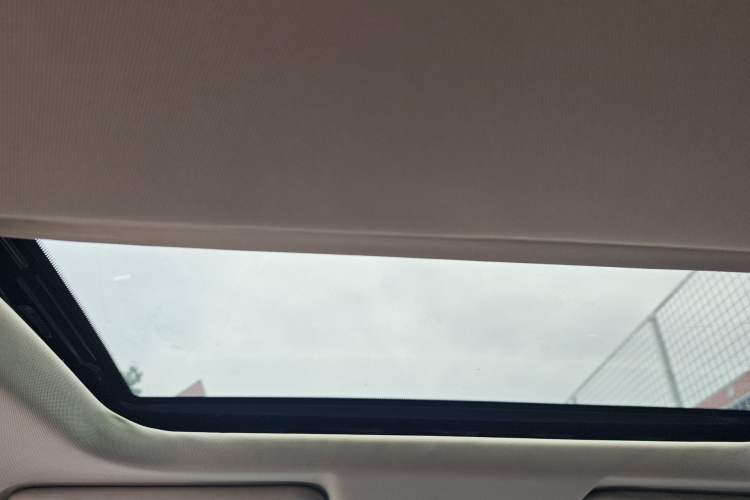 Used Ford Escort 2015 1.5L Automatic Fashion Model Headliner