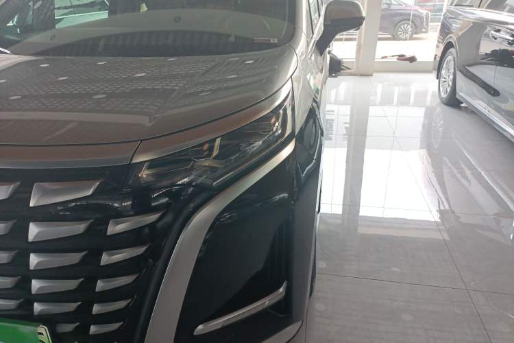 Used Denza D9 2022 DM-i 970 Four-Wheel Drive Prestige Model Left Front Headlight