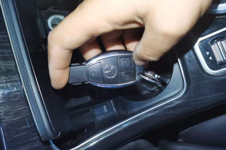 Used Mercedes-Benz GLC 2018 Facelift GLC 260 4MATIC Luxury Edition
