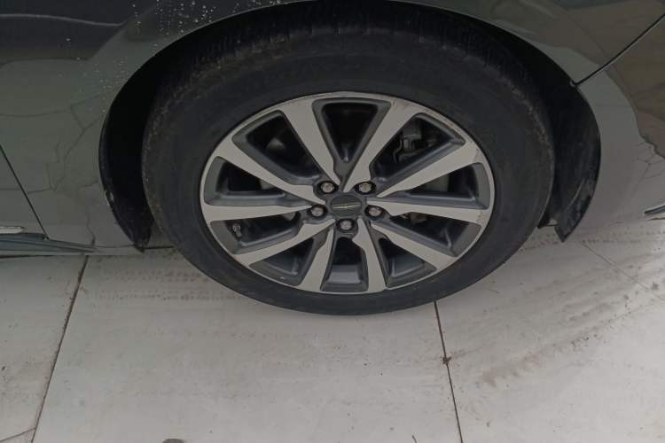 Used Lincoln Continental 2017 2.0T Two-Wheel Drive Deluxe Edition Right Front Wheel Hub