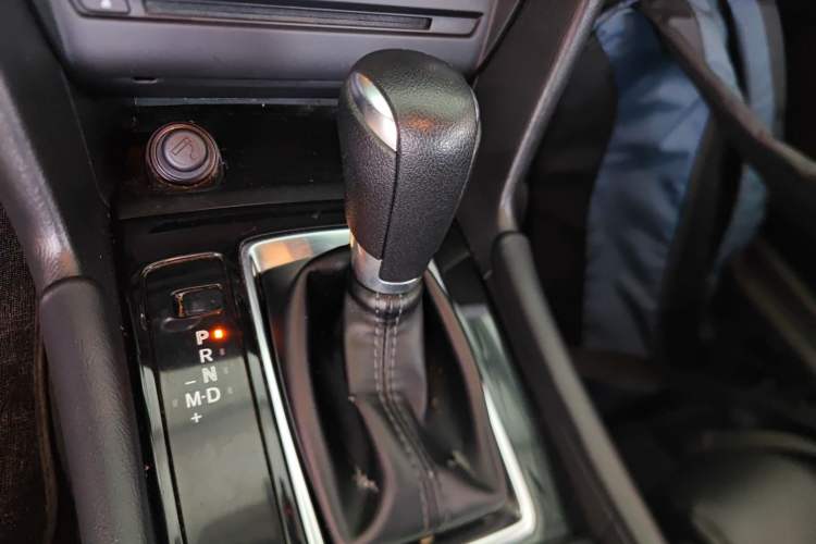 Used Mazda 3 Axela 2017 Sedan 1.5L Automatic Luxury Model Emission Standard China V Gear Lever