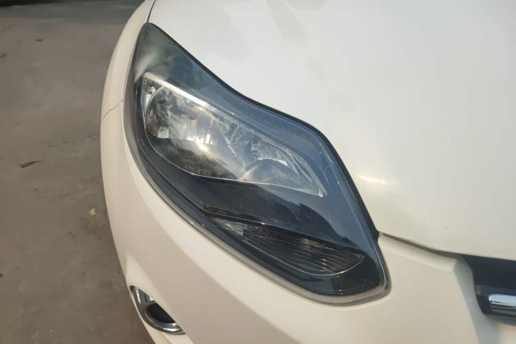 Used Ford Focus 2012 Hatchback 2.0L Automatic Luxury Sport Model Right Front Headlight