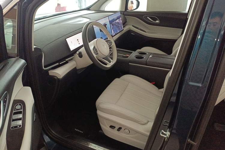 Used VOYAH Dream 2025 PHEV Four-Wheel Drive Excellence Kunpeng Edition Left Front Seat