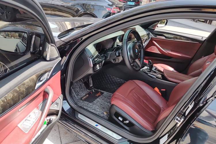 Used BMW 5 Series 2019 530Li Luxury Edition M Sport Package Interior 3