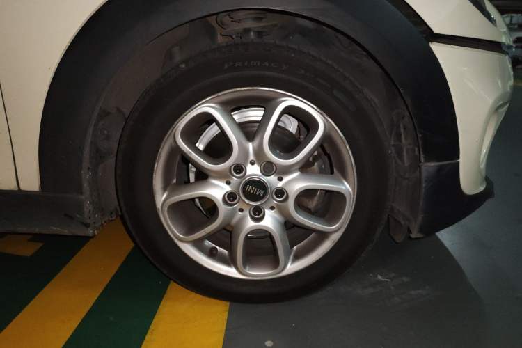 Used MINI 2018 1.5T ONE Five-Door Edition Right Front Wheel Hub