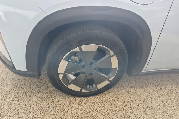 Used Livan 7 2023 450 km – Chasing Clouds