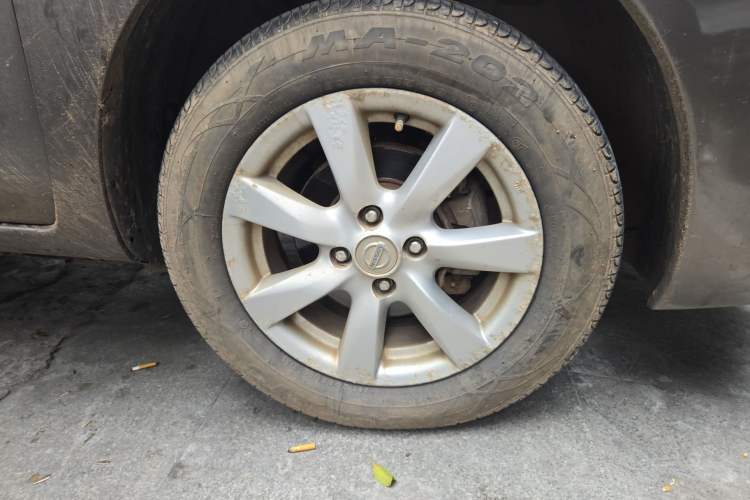 Used Nissan Sunny 2011 1.5XV Manual Luxury Edition Right Front Wheel Hub